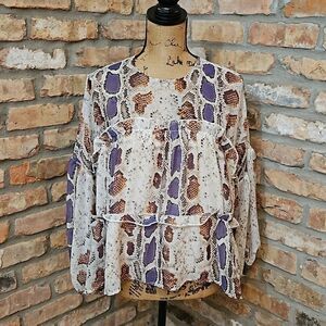 TCEC tiered drop shoulder top size Small